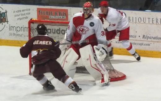 Hockeyades : Le Slavia dicte sa loi