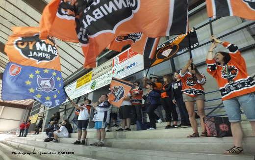 Un manager et des supporters