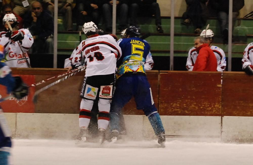 Dijon  1 - 6 Briançon 