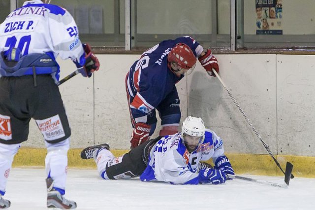 Photo hockey match Evry  - Courchevel-Méribel-Pralognan le 23/11/2013