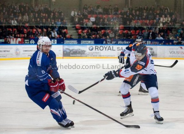 Photo hockey reportage Šatan coule la France à Grenoble