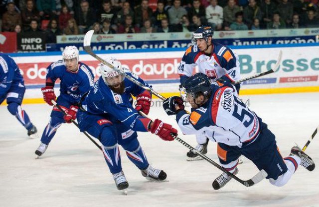 Photo hockey reportage Šatan coule la France à Grenoble
