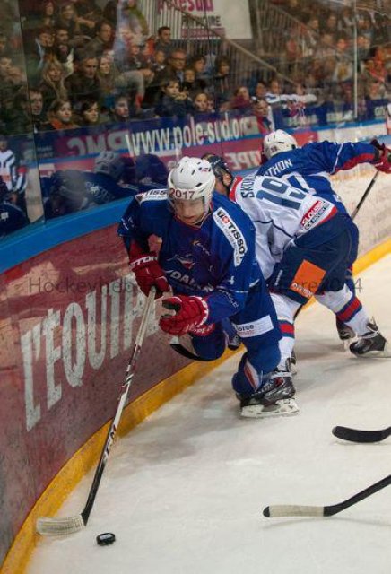 Photo hockey reportage Šatan coule la France à Grenoble