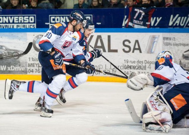 Photo hockey reportage Šatan coule la France à Grenoble