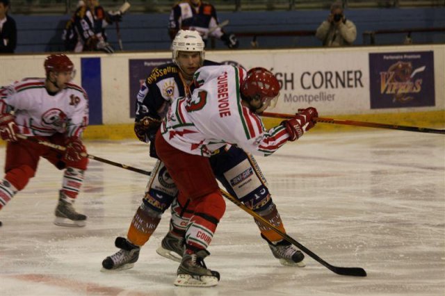 Photo hockey match Montpellier  - Courbevoie  le 20/12/2008