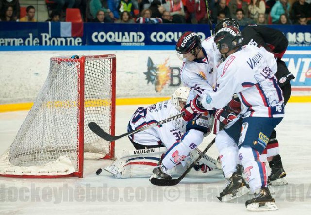 Photo hockey reportage Grenoble résiste face à l'AHL