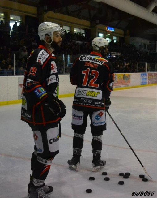 Photo hockey match La Roche-sur-Yon - Courchevel-Méribel-Pralognan le 04/04/2015