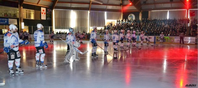 Photo hockey match La Roche-sur-Yon - Courchevel-Méribel-Pralognan le 04/04/2015
