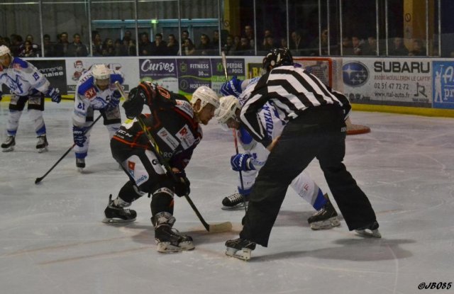 Photo hockey match La Roche-sur-Yon - Courchevel-Méribel-Pralognan le 04/04/2015