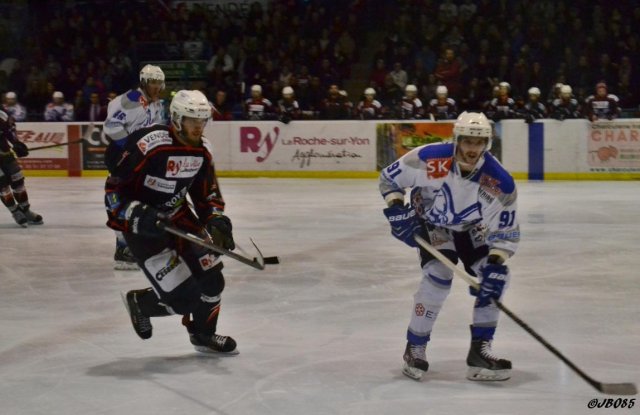Photo hockey match La Roche-sur-Yon - Courchevel-Méribel-Pralognan le 04/04/2015