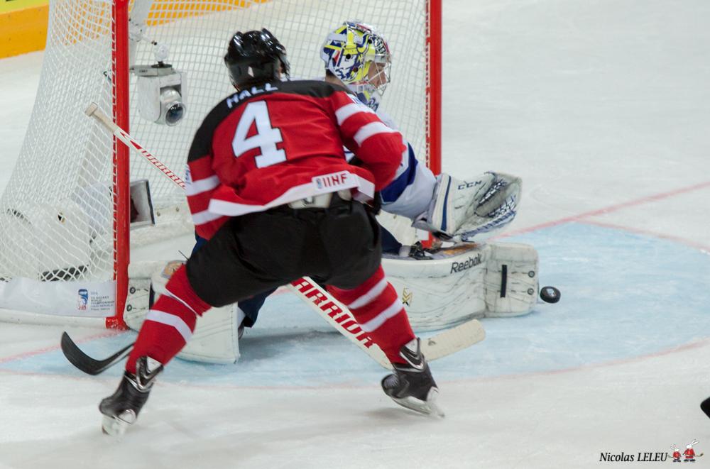 France 3 - 4 Canada