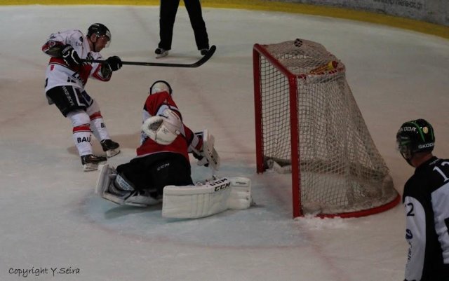 Photo hockey reportage Visp déjoue le Red Ice