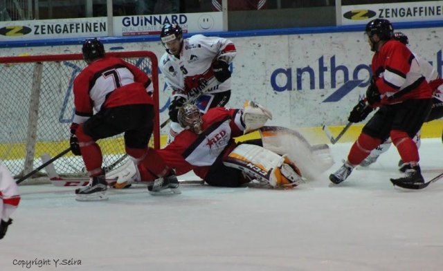 Photo hockey reportage Visp déjoue le Red Ice