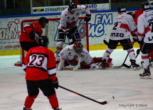 Photo hockey reportage Visp déjoue le Red Ice