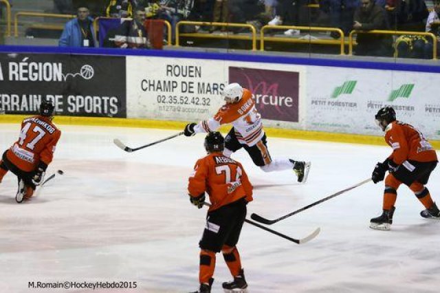 Photo hockey reportage Continental Cup J1 Match 1 : Soligorsk tranquillement