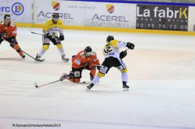 Photo hockey reportage Continental Cup J3 Match 6 : Victoire et qualification.