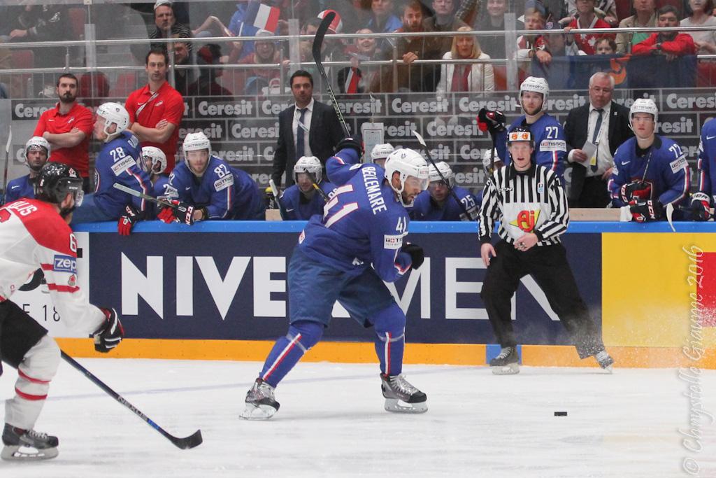 Canada 4 - 0 France