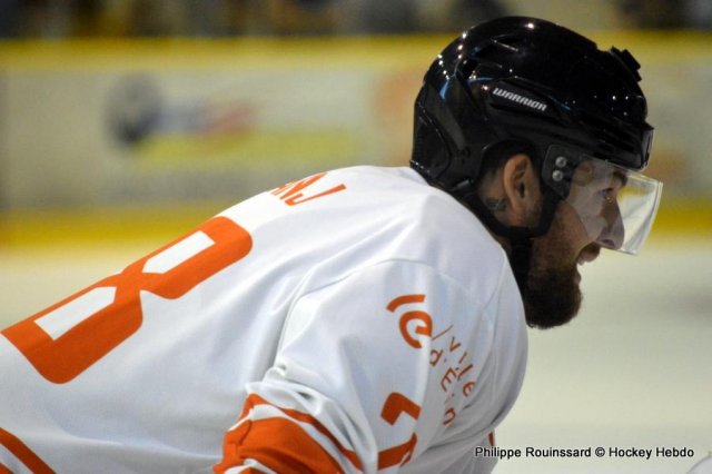 Photo hockey reportage Les Ducs déjouent le Gamyo