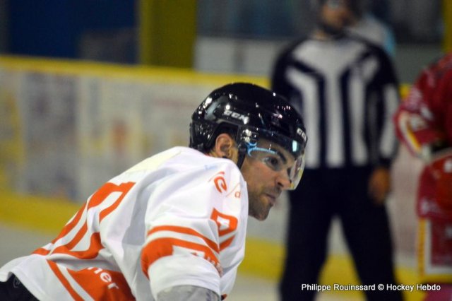 Photo hockey reportage Les Ducs déjouent le Gamyo