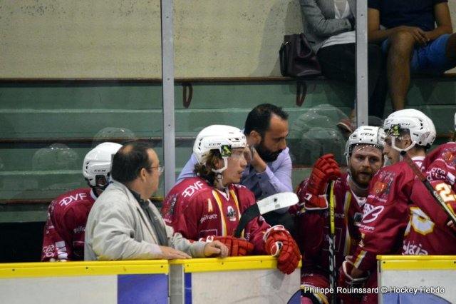 Photo hockey reportage Les Ducs déjouent le Gamyo