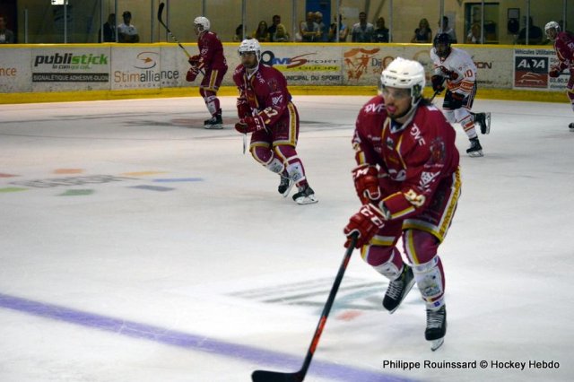 Photo hockey reportage Les Ducs déjouent le Gamyo