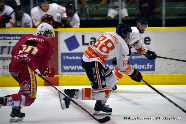 Photo hockey reportage Les Ducs déjouent le Gamyo