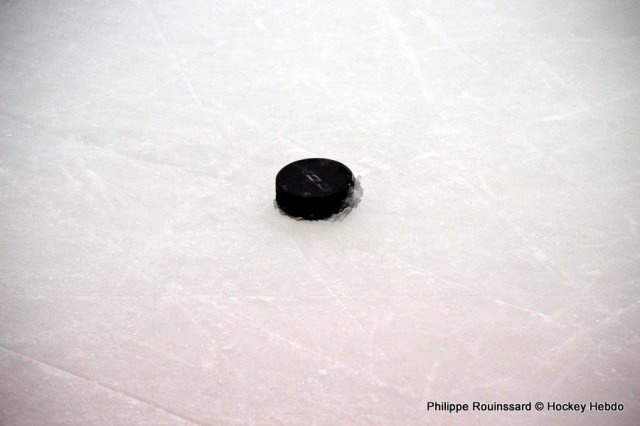 Photo hockey reportage Les Ducs déjouent le Gamyo