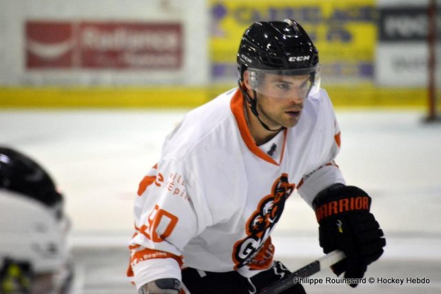 Photo hockey reportage Les Ducs déjouent le Gamyo