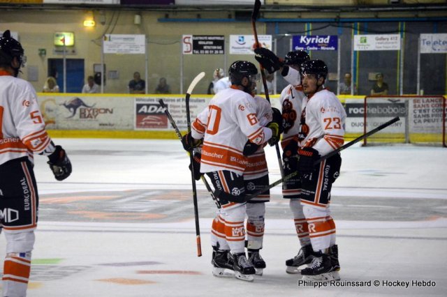 Photo hockey reportage Les Ducs déjouent le Gamyo