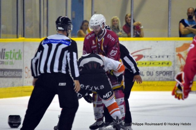 Photo hockey reportage Les Ducs déjouent le Gamyo