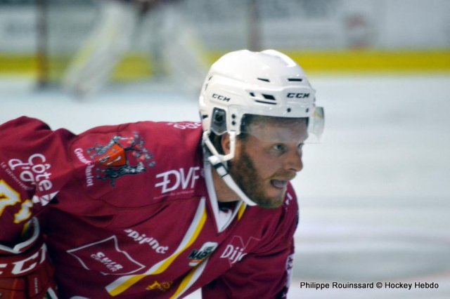 Photo hockey reportage Les Ducs déjouent le Gamyo