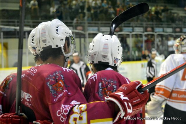 Photo hockey reportage Les Ducs déjouent le Gamyo