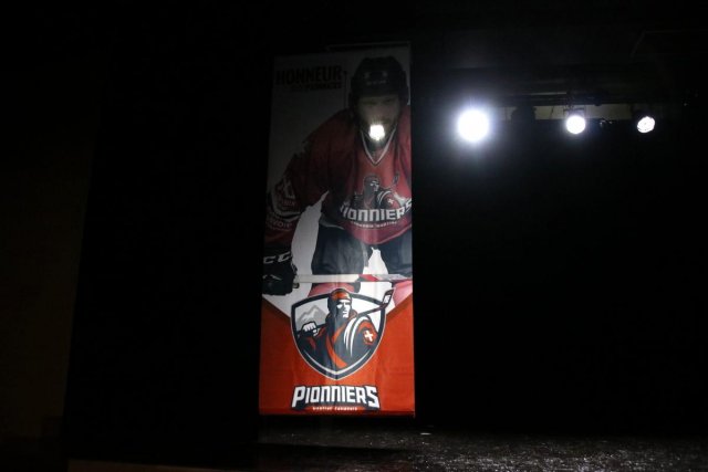 Photo hockey reportage Les Pionniers présentés ce jeudi
