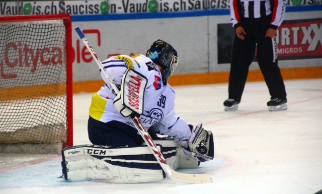Photo hockey reportage NLA: Zuri n'a pas résisté