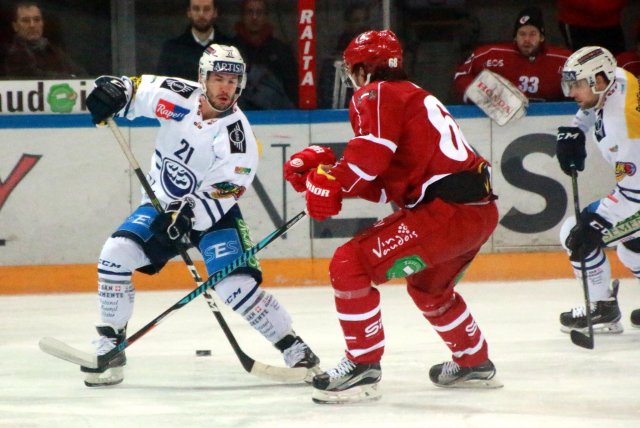 Photo hockey reportage NLA: Zuri n'a pas résisté