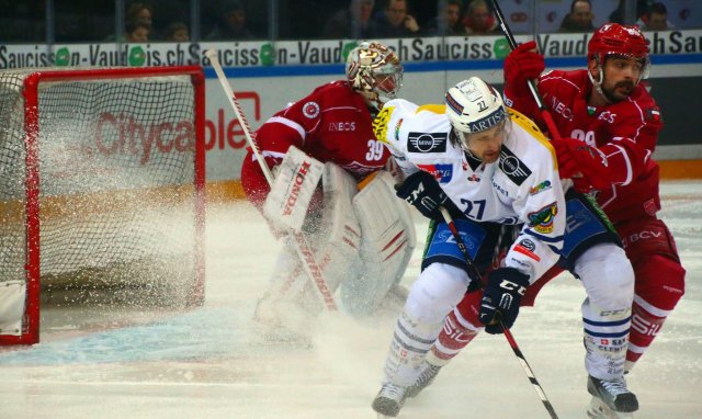 Photo hockey reportage NLA: Zuri n'a pas résisté