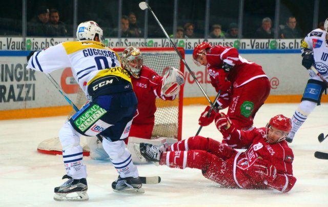Photo hockey reportage NLA: Zuri n'a pas résisté