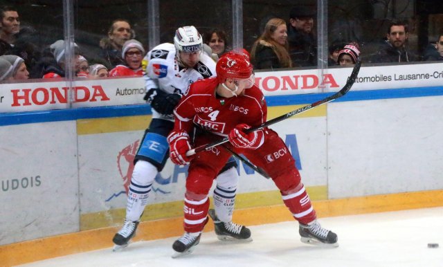 Photo hockey reportage NLA: Zuri n'a pas résisté