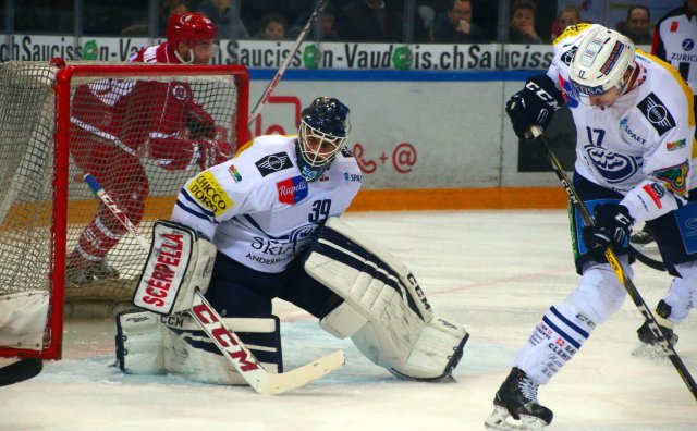Photo hockey reportage NLA: Zuri n'a pas résisté