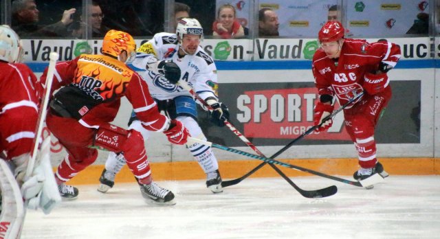 Photo hockey reportage NLA: Zuri n'a pas résisté