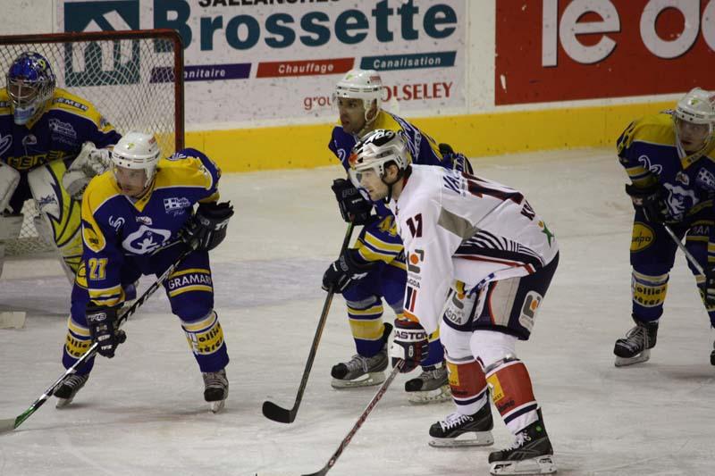 Chamonix  3 - 9 Grenoble 