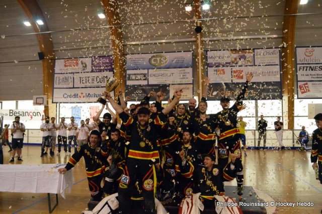 Photo hockey reportage N2 : Les Griffons de Besançon champions !