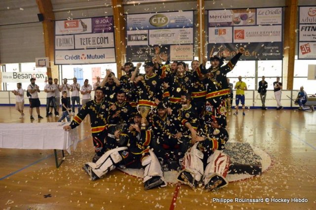 Photo hockey reportage N2 : Les Griffons de Besançon champions !
