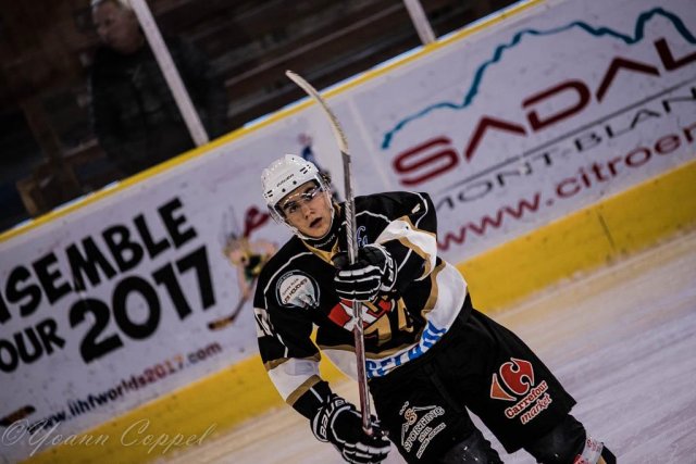 Photo hockey reportage Le HC 74 débute par un succès