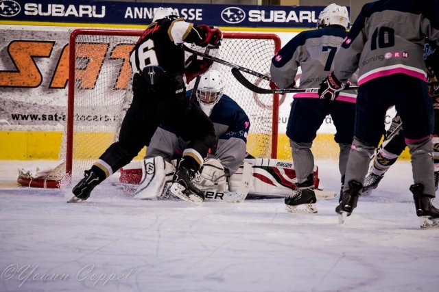 Photo hockey reportage Le HC 74 débute par un succès