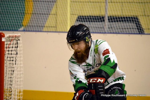 Photo hockey reportage N1 : Les Griffons à la relance