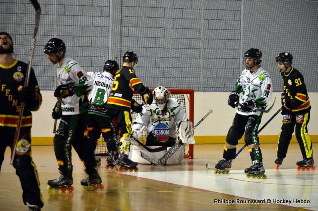 Photo hockey reportage N1 : Les Griffons à la relance