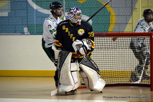 Photo hockey reportage N1 : Les Griffons à la relance