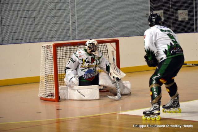 Photo hockey reportage N1 : Les Griffons à la relance