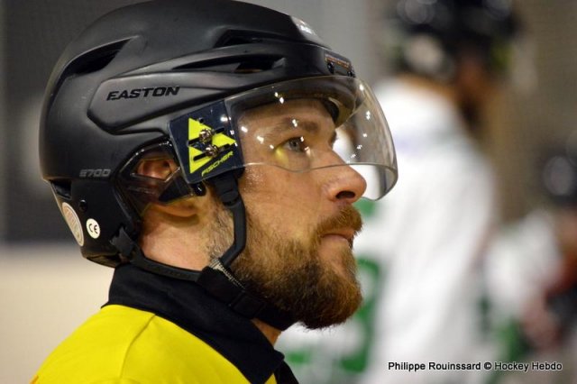 Photo hockey reportage N1 : Les Griffons à la relance